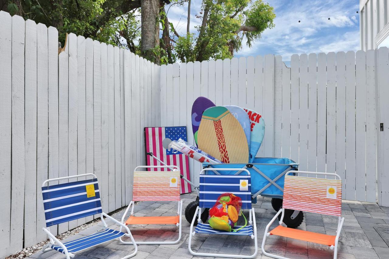 Few Steps To Ocean-4 Beach Cruisers & Free Parking & Private Backyard แจ็กสันวิลล์บีช ภายนอก รูปภาพ
